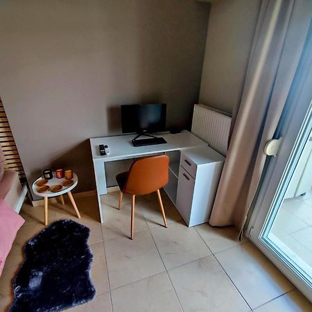 סלוניקי Cozy Apt! Friends & Family - Private Paid Parking מראה חיצוני תמונה