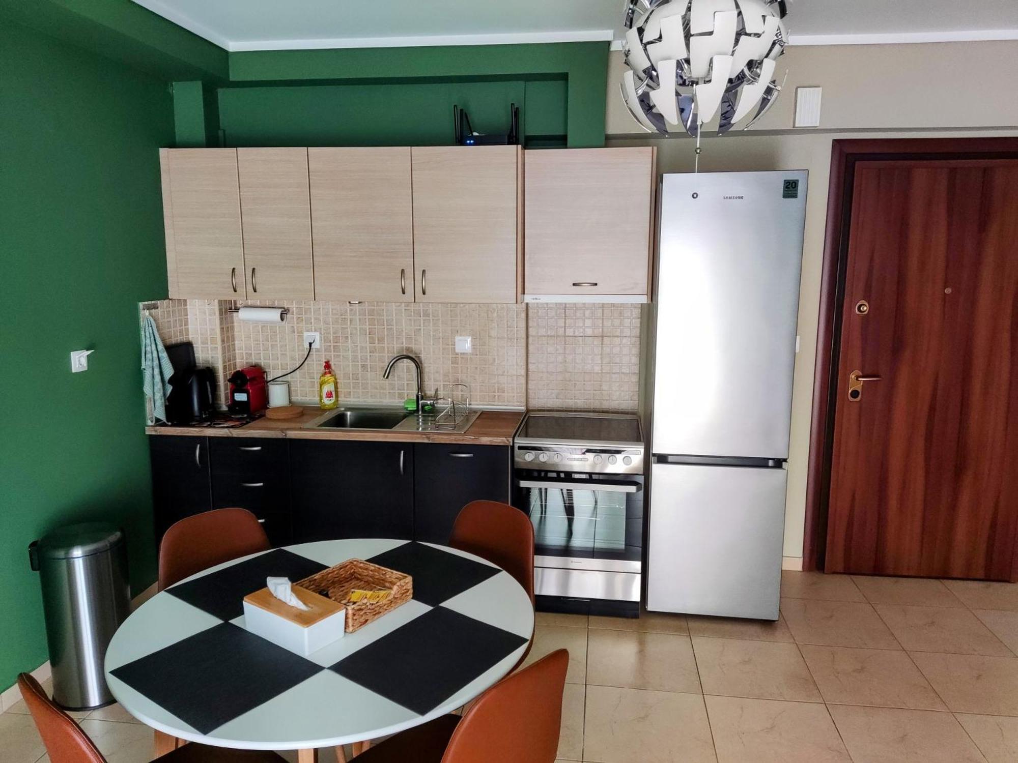 סלוניקי Cozy Apt! Friends & Family - Private Paid Parking מראה חיצוני תמונה