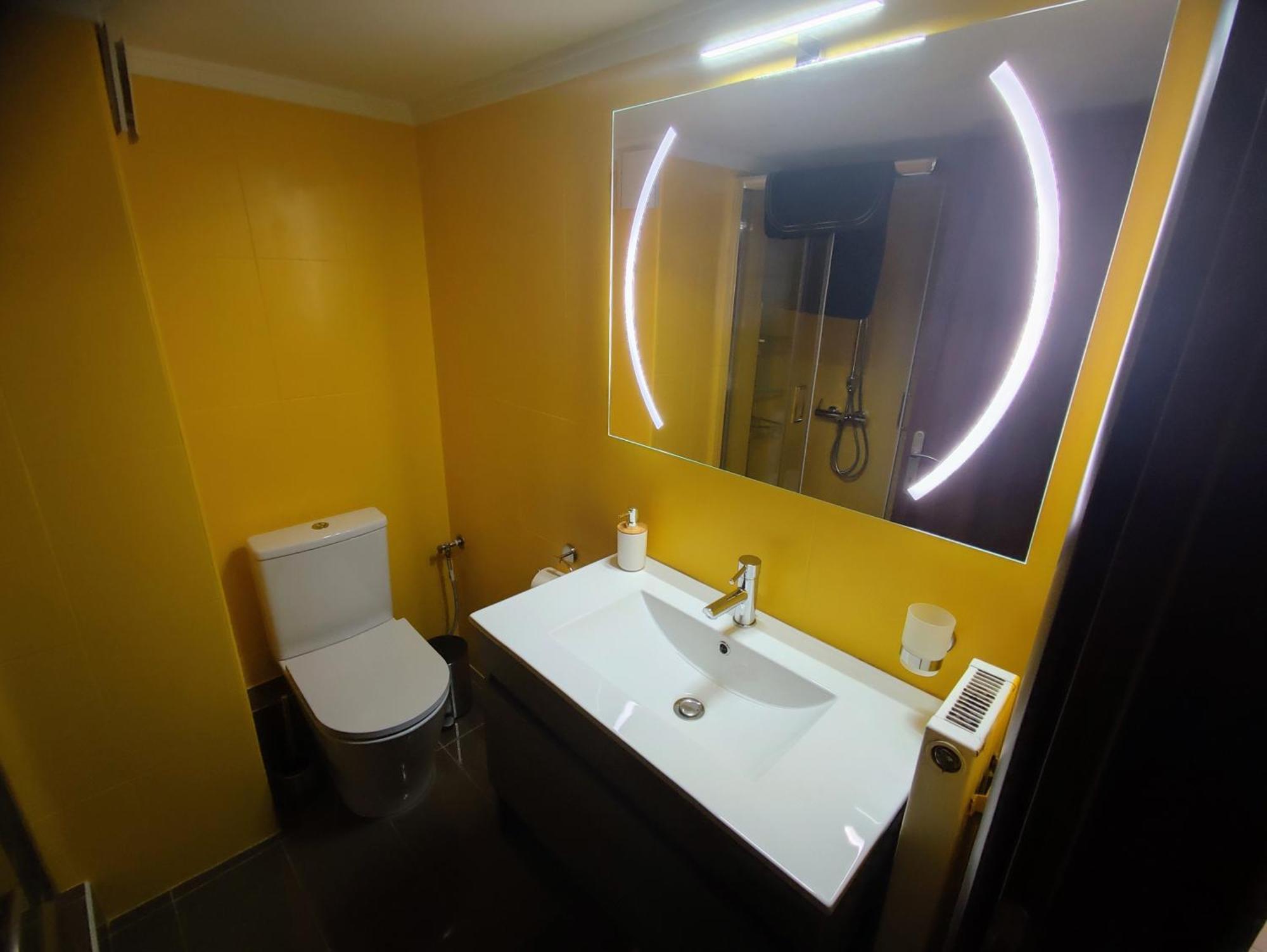 סלוניקי Cozy Apt! Friends & Family - Private Paid Parking מראה חיצוני תמונה